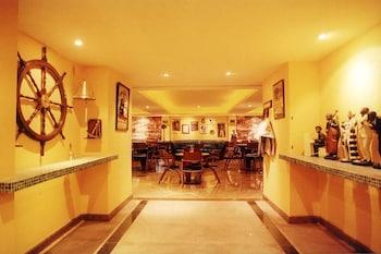 Radha Regent, Hotel